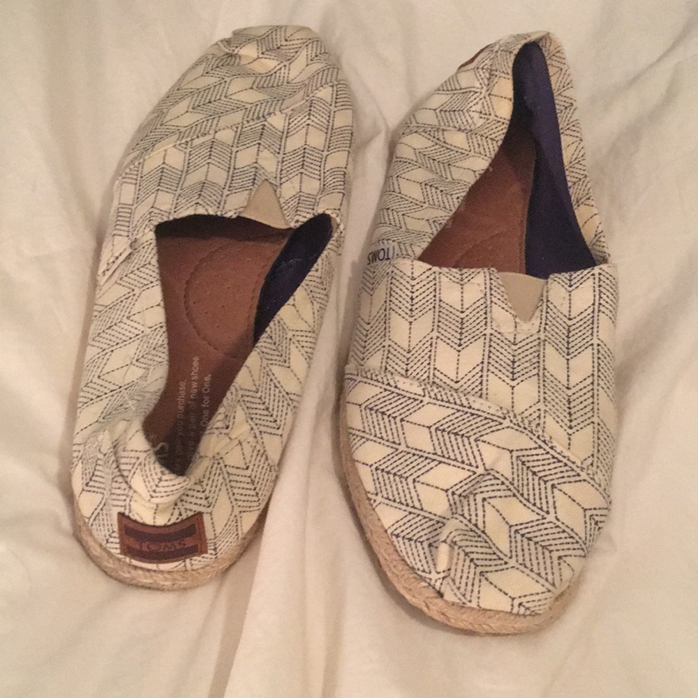 Patterned TOM slip-ons